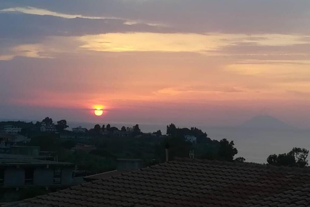 Appartamento Orizzonte Stromboli Тропеа Екстер'єр фото