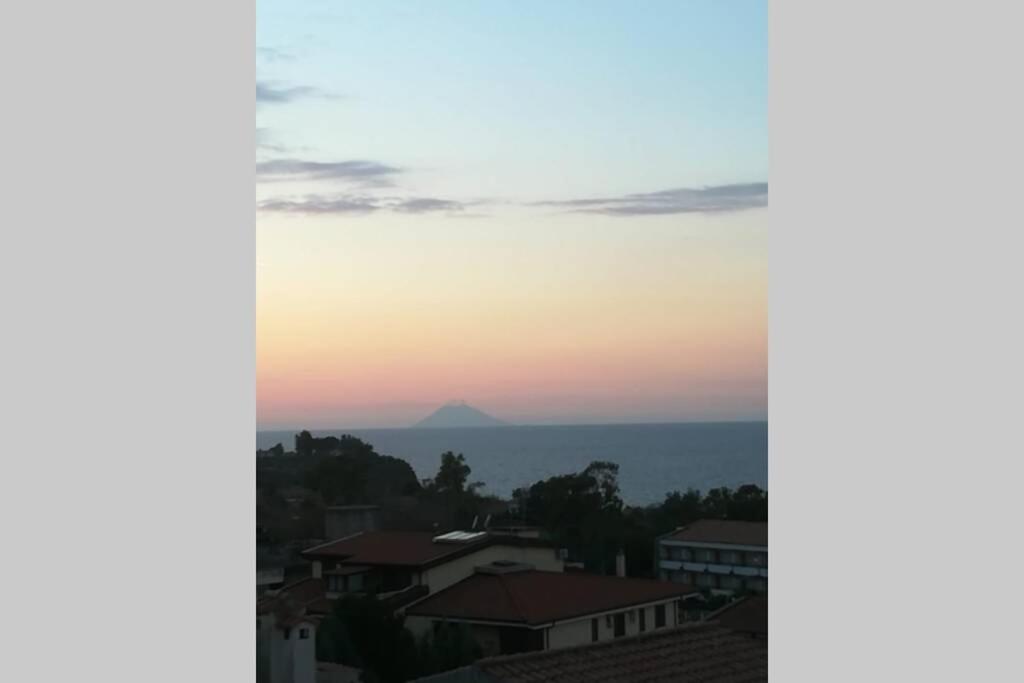 Appartamento Orizzonte Stromboli Тропеа Екстер'єр фото